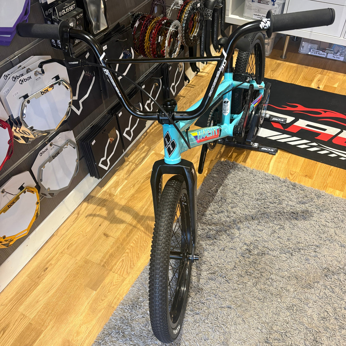 Bombshell Avent Vandal bike - PRO XL in Turquoise, turquoise steel frame, black fork, alloy wheels, knobby tires, SSS Racing