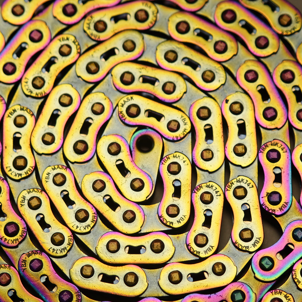 Gusset Oil Slick MX Chain 1/8"oil slick aluminum plates with brown pins, high-contrast texture. Ideal for BMX racing.
