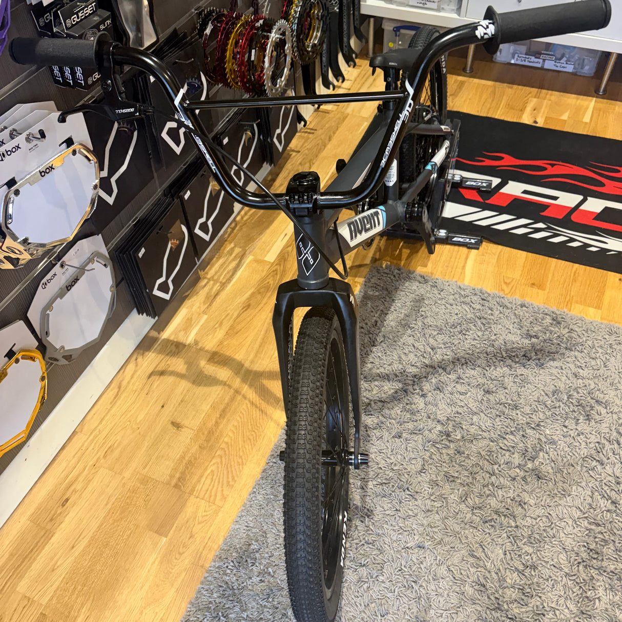 Bombshell Avent Vandal bike - PRO in Gunmetal Grey by SSS Racing, black frame, white logos, rugged tires, front suspension.
