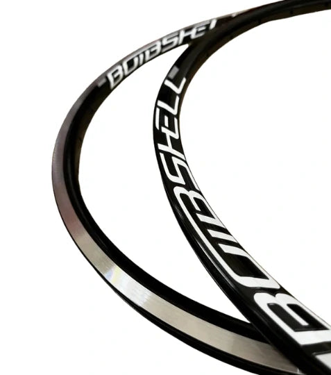 SSS Racing Bombshell ALU rims Mini/Expert 28H, black aluminum with white logos, glossy finish and red edge accents at rim